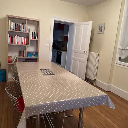 Magnifique F4 Pour 11 Personnes A Apartment Moulins (Allier)