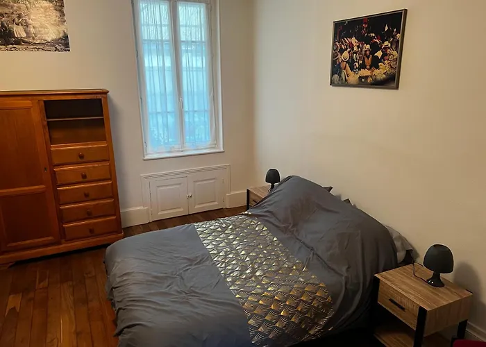 Apartment Magnifique F4 Pour 11 Personnes A Moulins (Allier)