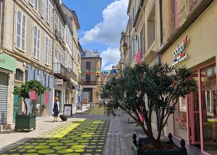 Apartment Magnifique F4 Pour 11 Personnes A Moulins (Allier)