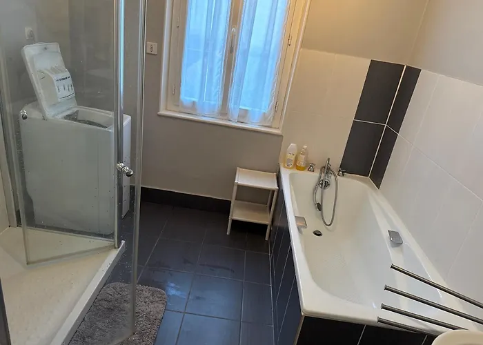 Magnifique F4 Pour 11 Personnes A * Moulins (Allier)